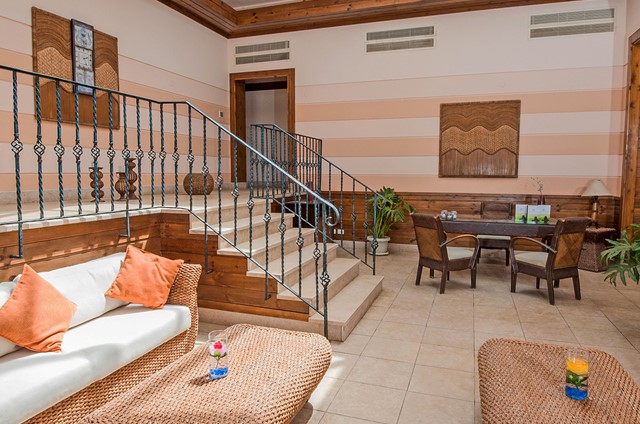 Lahami Bay Beach Resort & Gardens